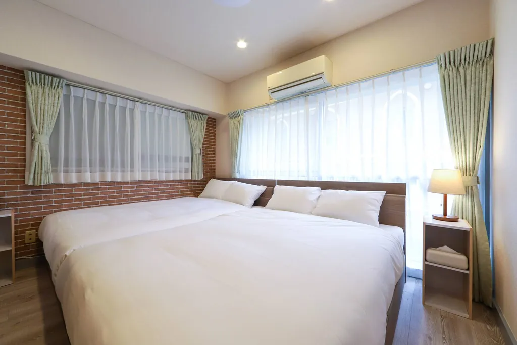 Bedroom with two beds side by side