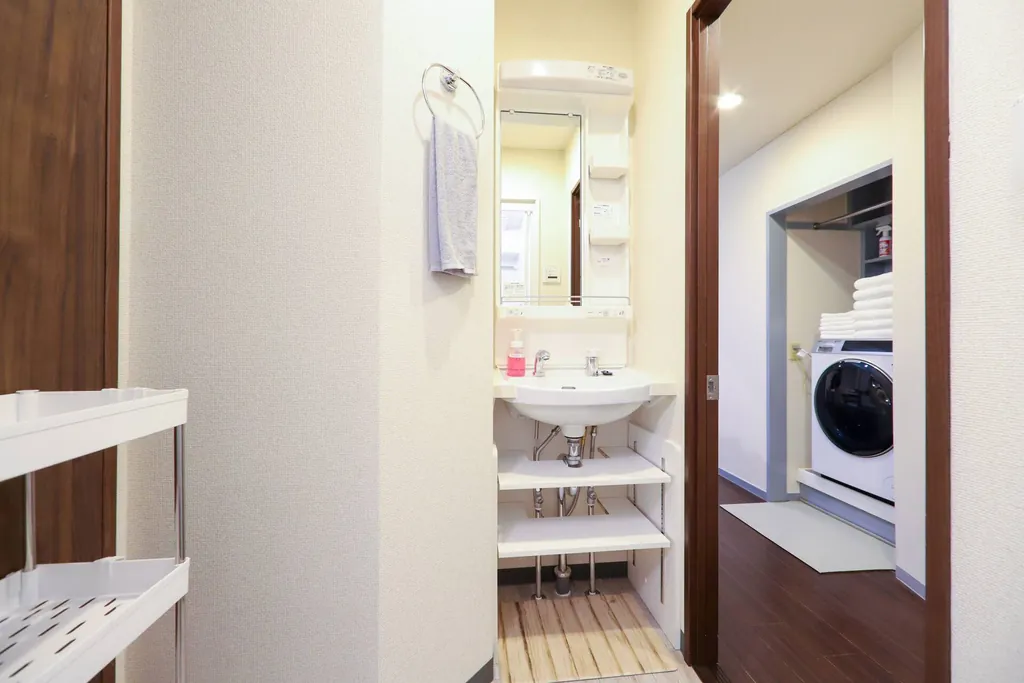 Washbasin and washing machine