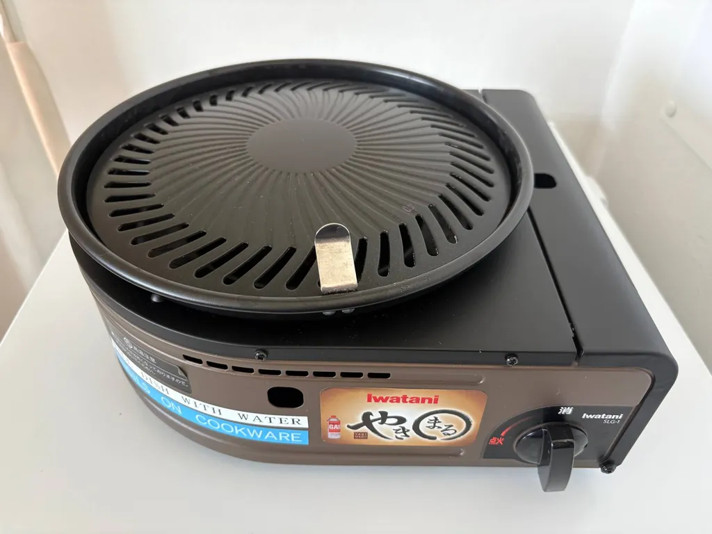 Smokeless tabletop yakiniku grill for guests